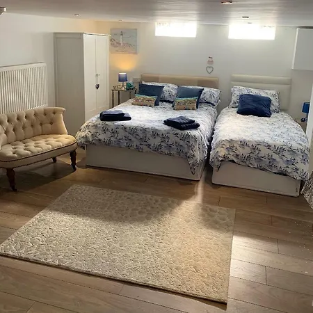 Wave Breaker Apartman