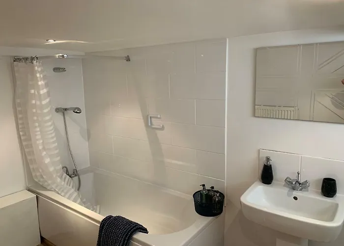 Apartman Wave Breaker